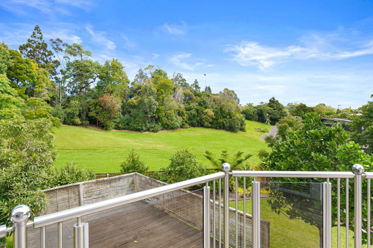 14 Bemrose Place, Cockle Bay, Auckland - Carousel 1