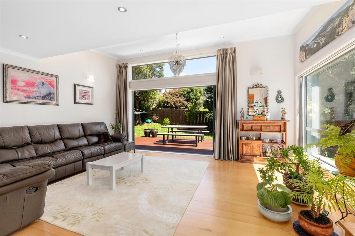 12 Anthony Street, Tawa, Wellington - Carousel 1