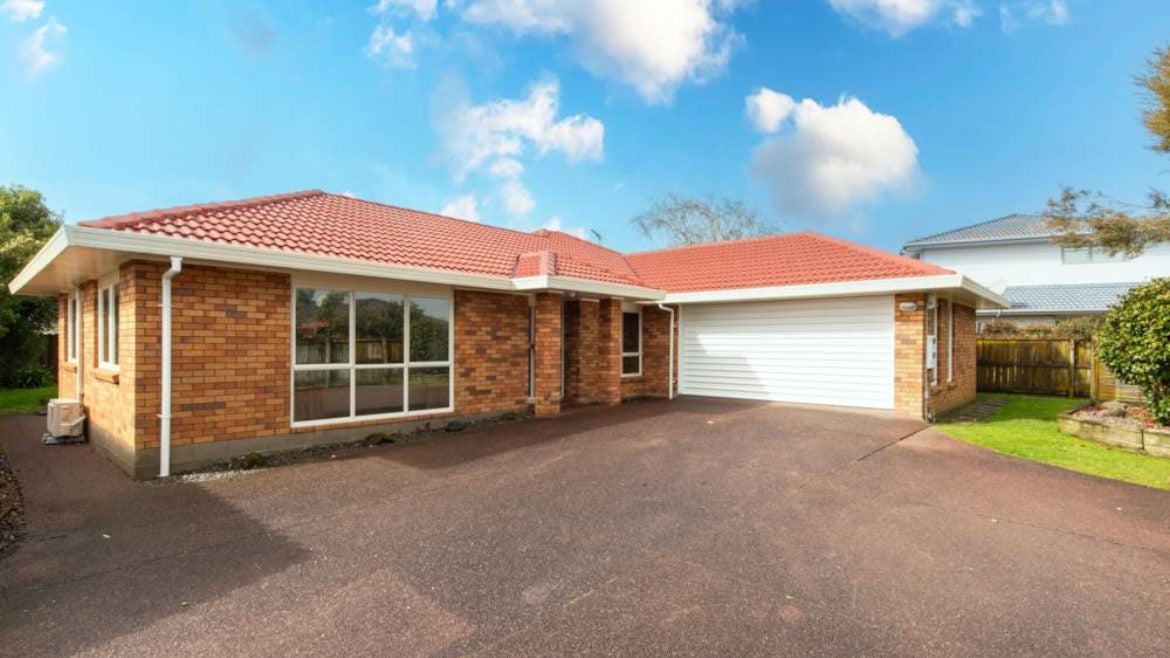 136 Millhouse Drive, Northpark, Auckland - Carousel 1