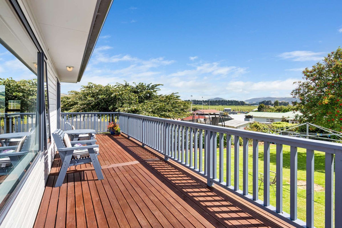 8 Macandrew Street, Owaka - Carousel 1