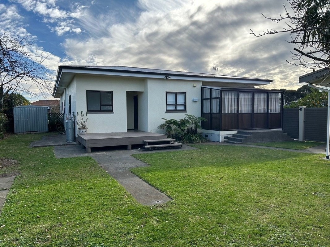 10 Cassino Crescent, Onekawa, Napier - Carousel 2