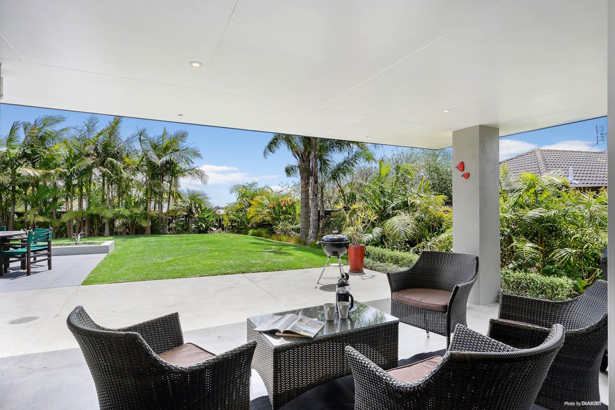 27 Intrepid Crescent, Beachlands, Auckland - Carousel 2