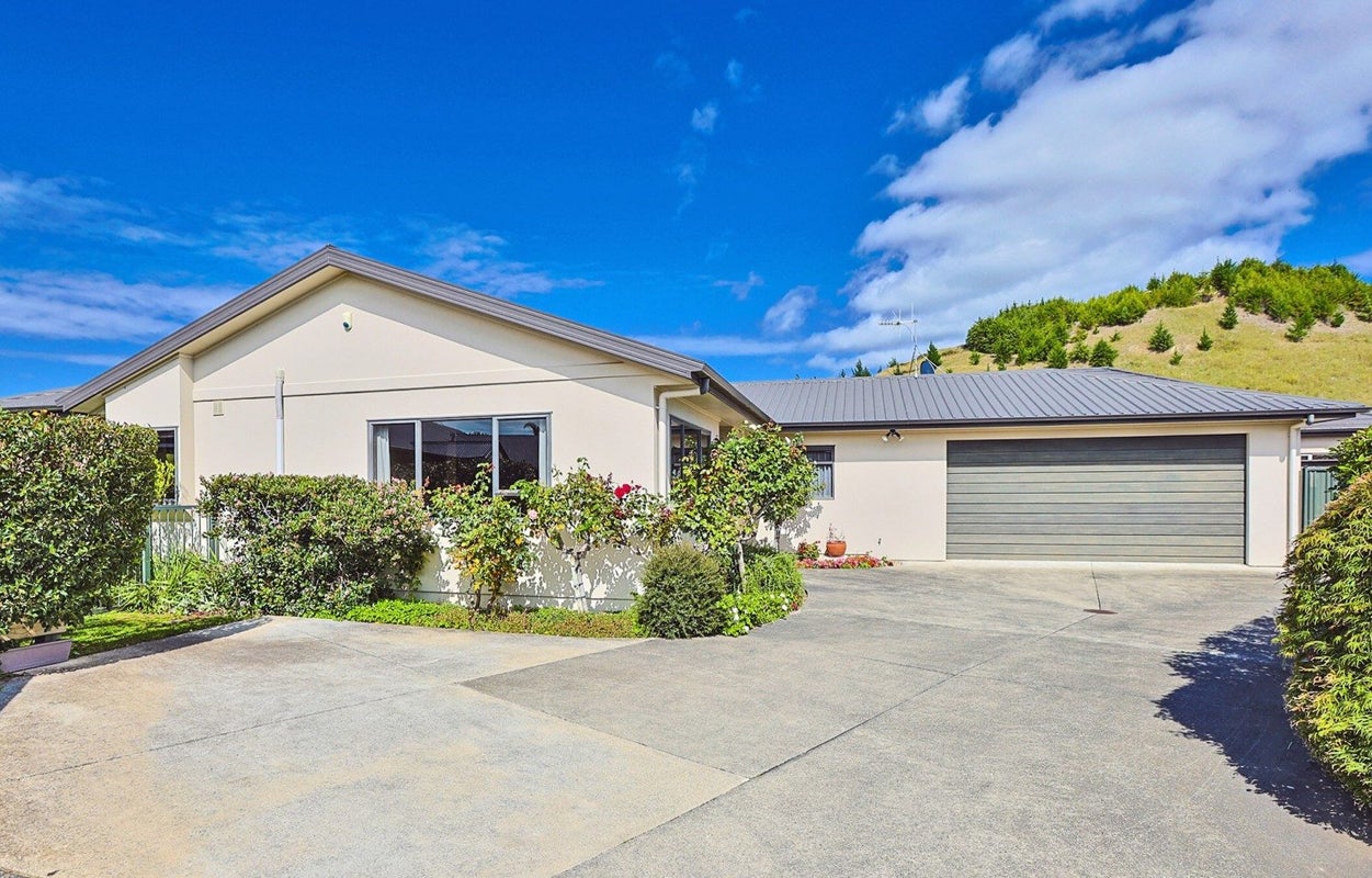 14 Pinotage Drive, Greenmeadows, Napier, Hawke's Bay - Carousel 1