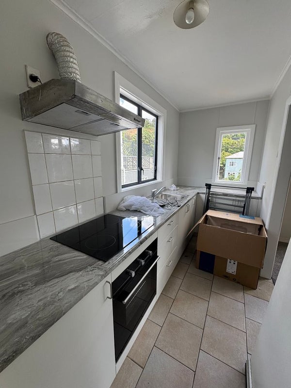 166 Hanson Street, Newtown, Wellington - Carousel 1