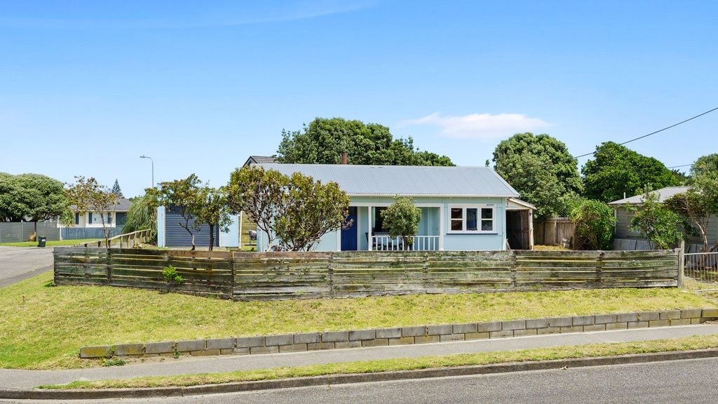 18 Waimea Road, Waikanae Beach, Waikanae - Carousel 1