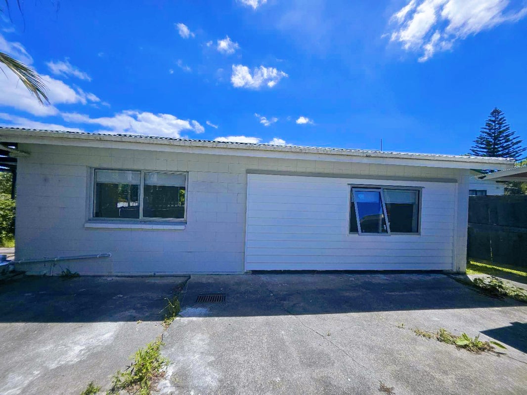 69A Farquhar Road, Glendene, Auckland - Carousel 2