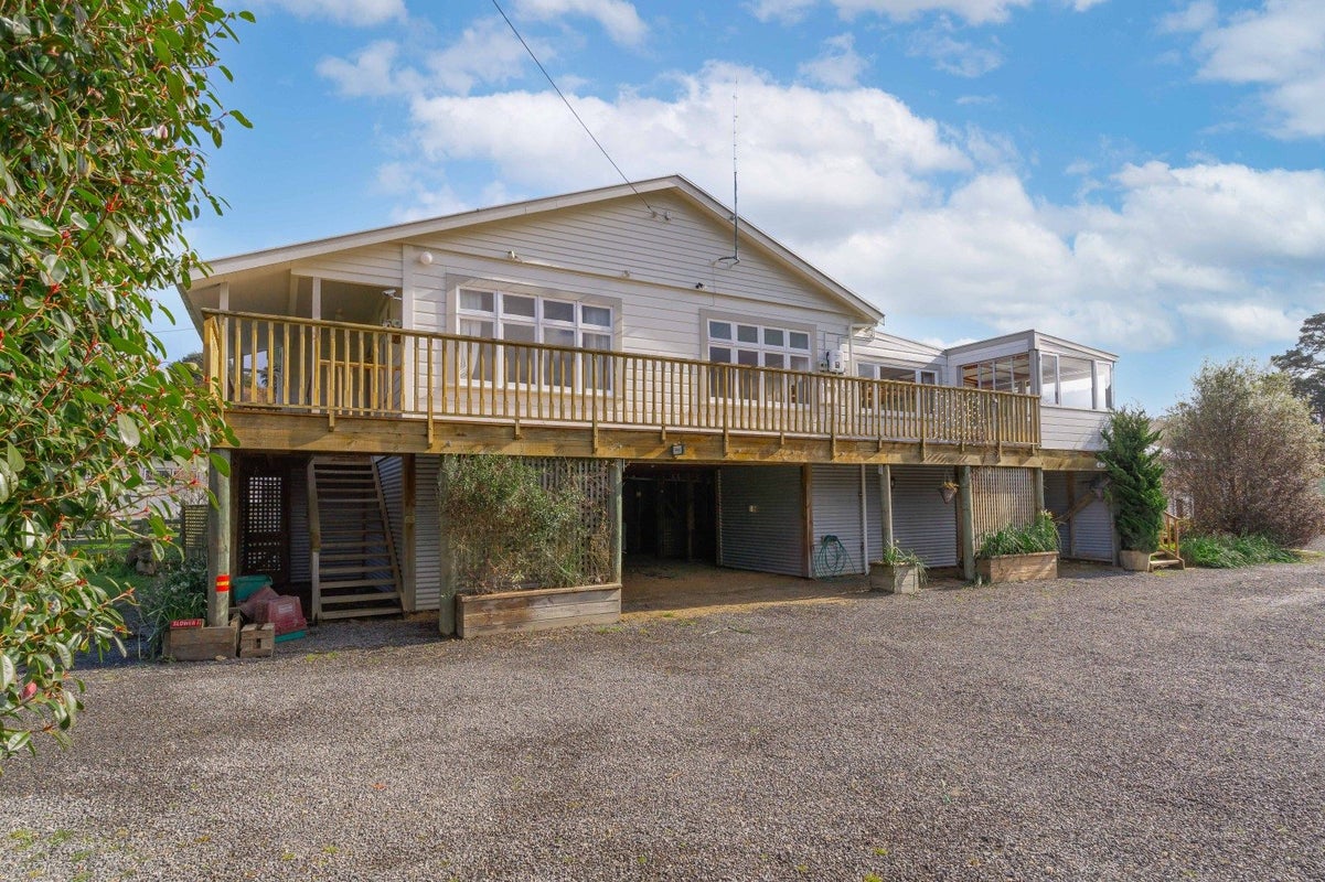 20 Charles Street, Tinui - Carousel 1