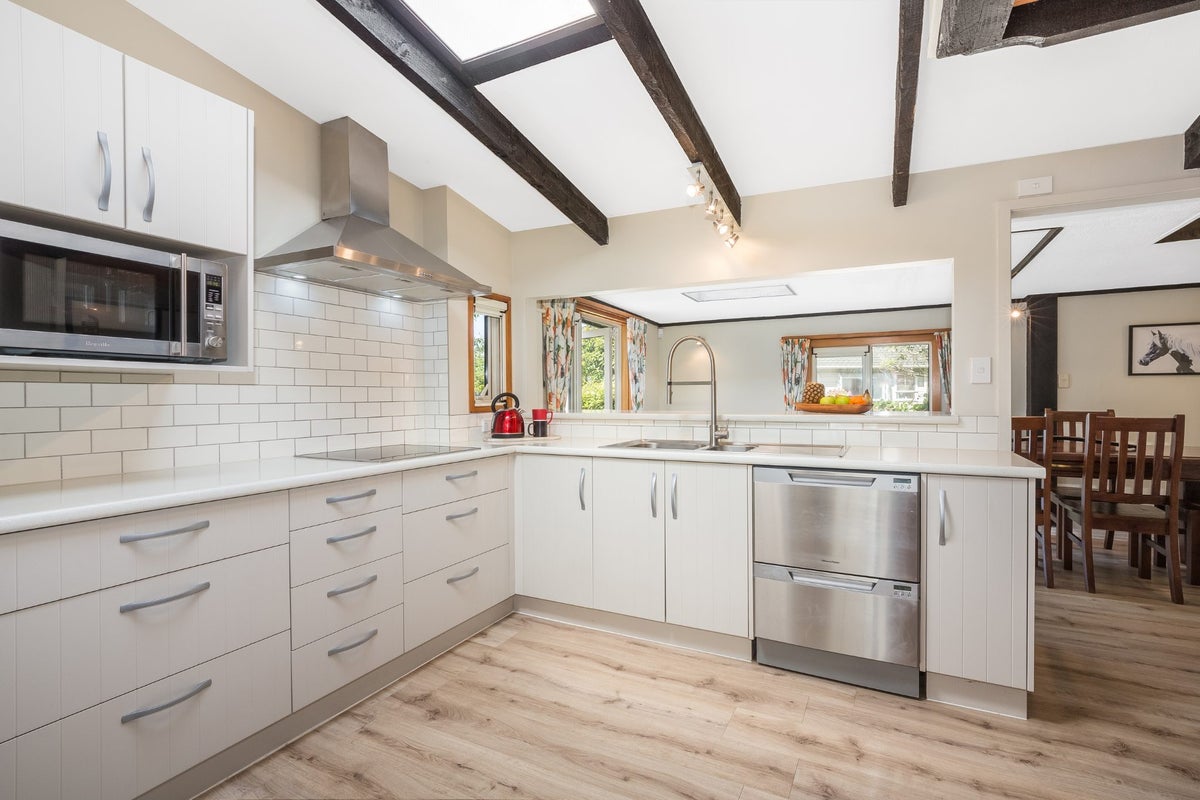 5 Newnham Court, Tawa, Wellington - Carousel 2