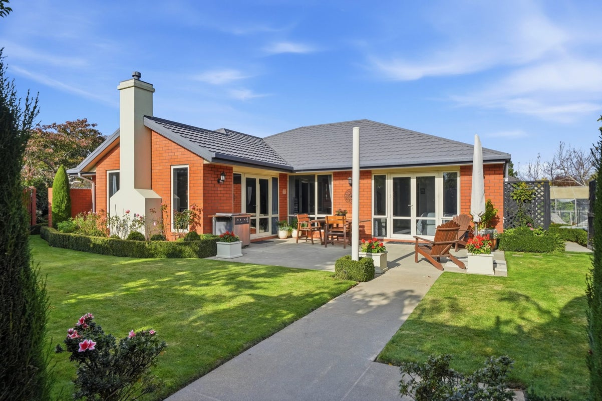 31 Woodhurst Drive, Casebrook, Christchurch - Carousel 1
