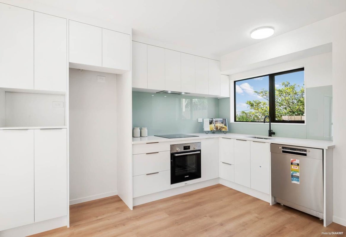 1/621 Glenfield Road, Totara Vale, Auckland - Carousel 2