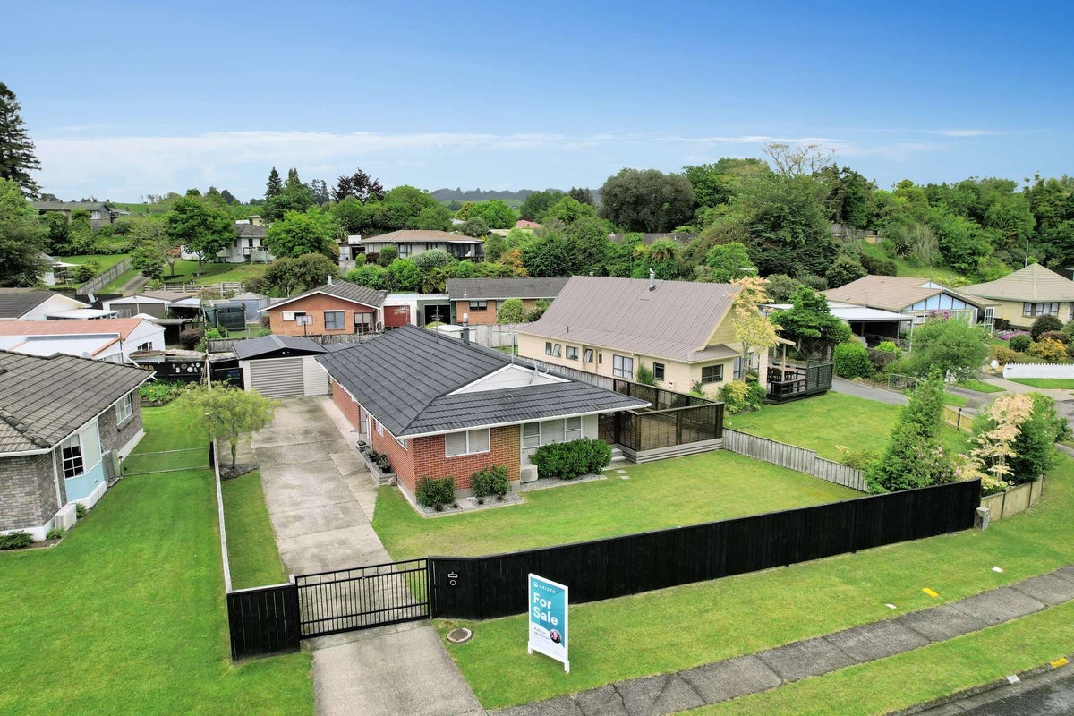 4 Westbrook Place, Pomare, Rotorua - Carousel 1