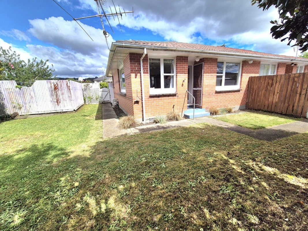 4/11 Sutherland Avenue, Silverstream, Upper Hutt - Carousel 14