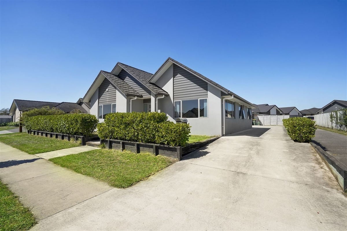 20 Arista Way, Rototuna North, Hamilton - Carousel 1