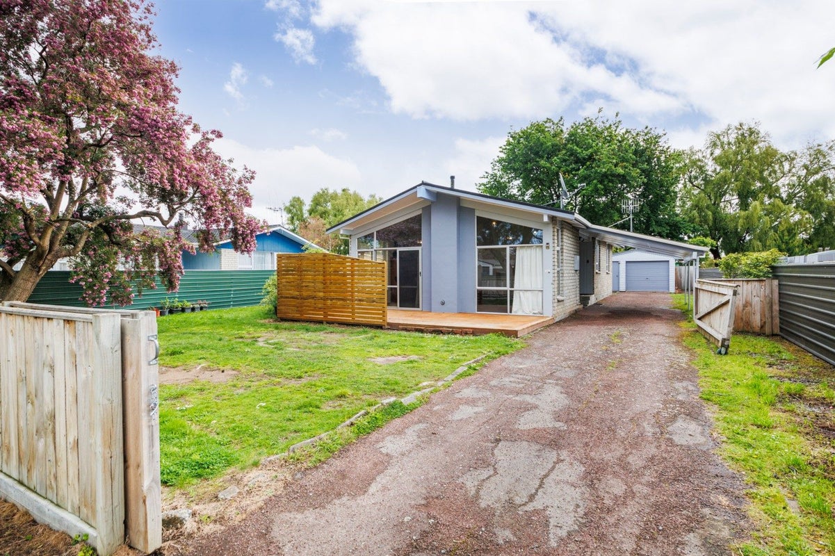 7 Saturn Crescent, Milson, Palmerston North - Carousel 1
