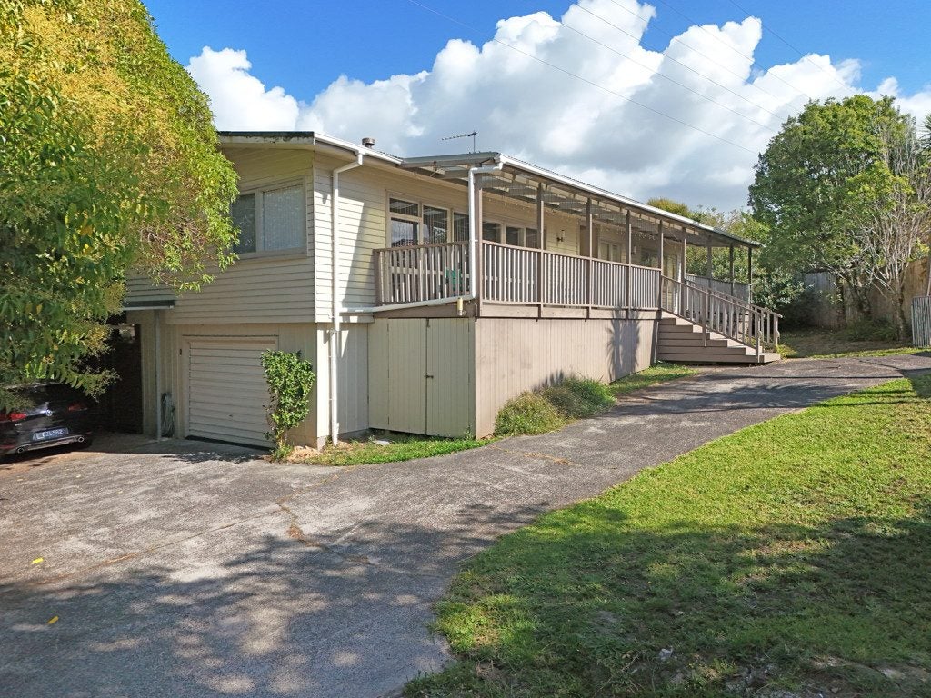 35 Lyndhurst Road, Te Atatu South, Auckland - Carousel 1