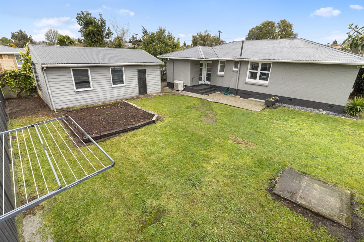 8 Panair Crescent, Hillcrest, Hamilton - Carousel 15