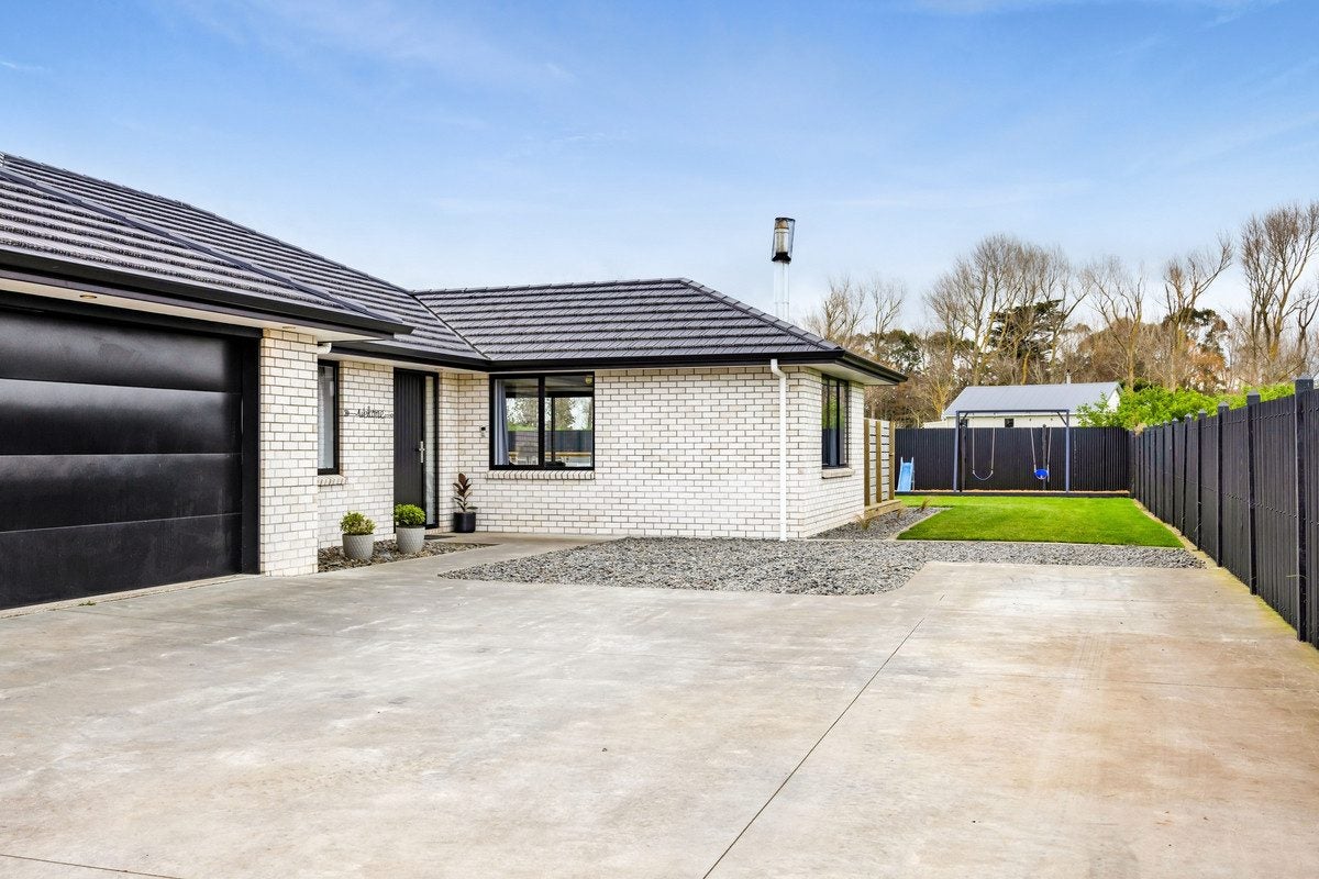 10 Robson Street, Normanby, Hawera - Carousel 1