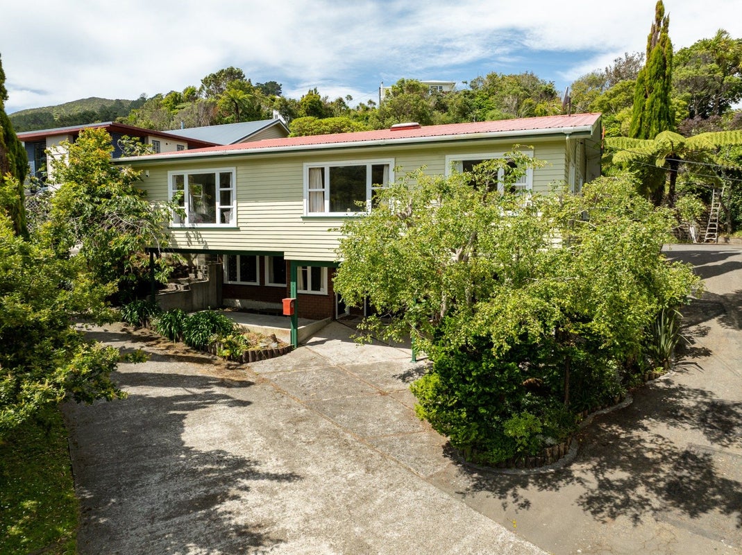 78 Parkvale Road, Karori, Wellington - Carousel 1