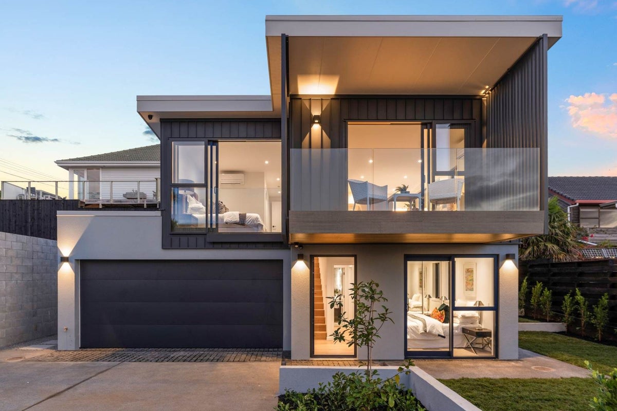 12A Rothesay Bay Road, Rothesay Bay, Auckland - Carousel 1
