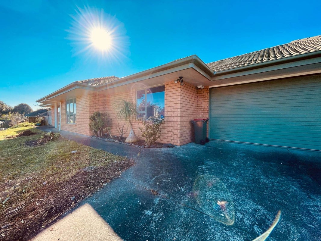 49 Michael Jones Drive, Flat Bush, Auckland - Carousel 1