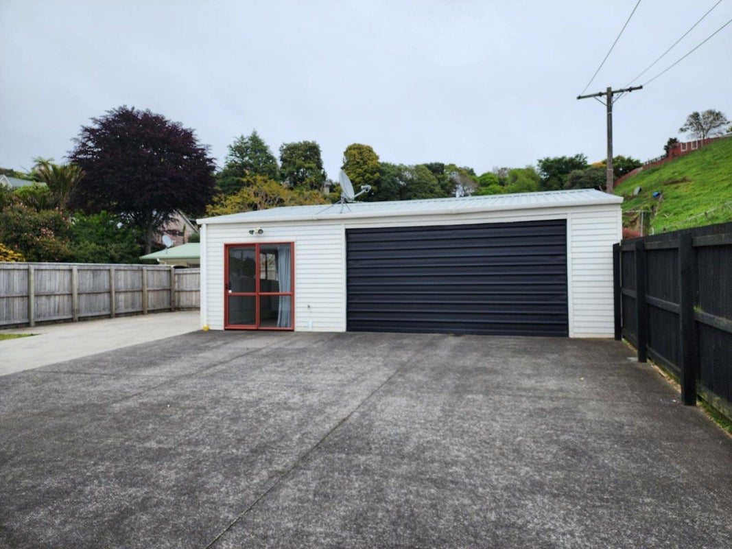 132 Huatoki Street, Frankleigh Park, New Plymouth - Carousel 13