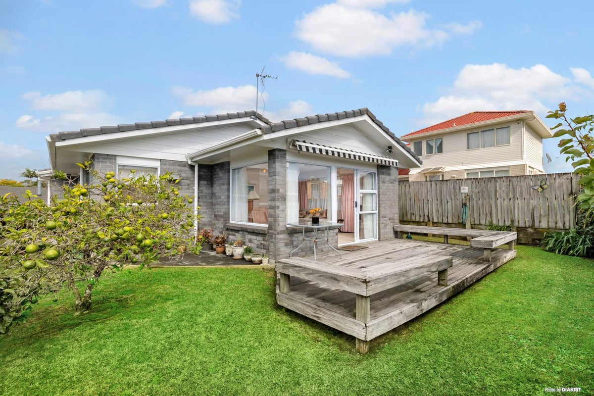 1/62 Clydesdale Avenue, Somerville, Manukau - Carousel 1