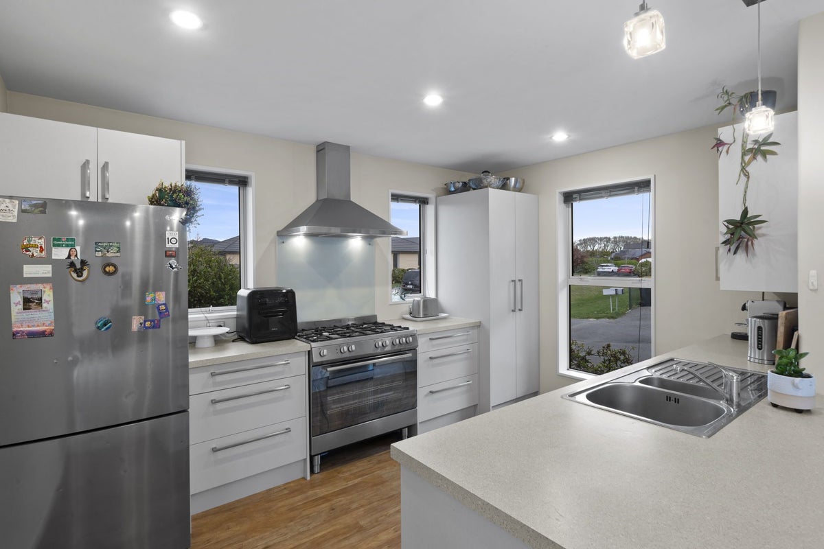50 Somerville Crescent, Aidanfield, Christchurch - Carousel 2