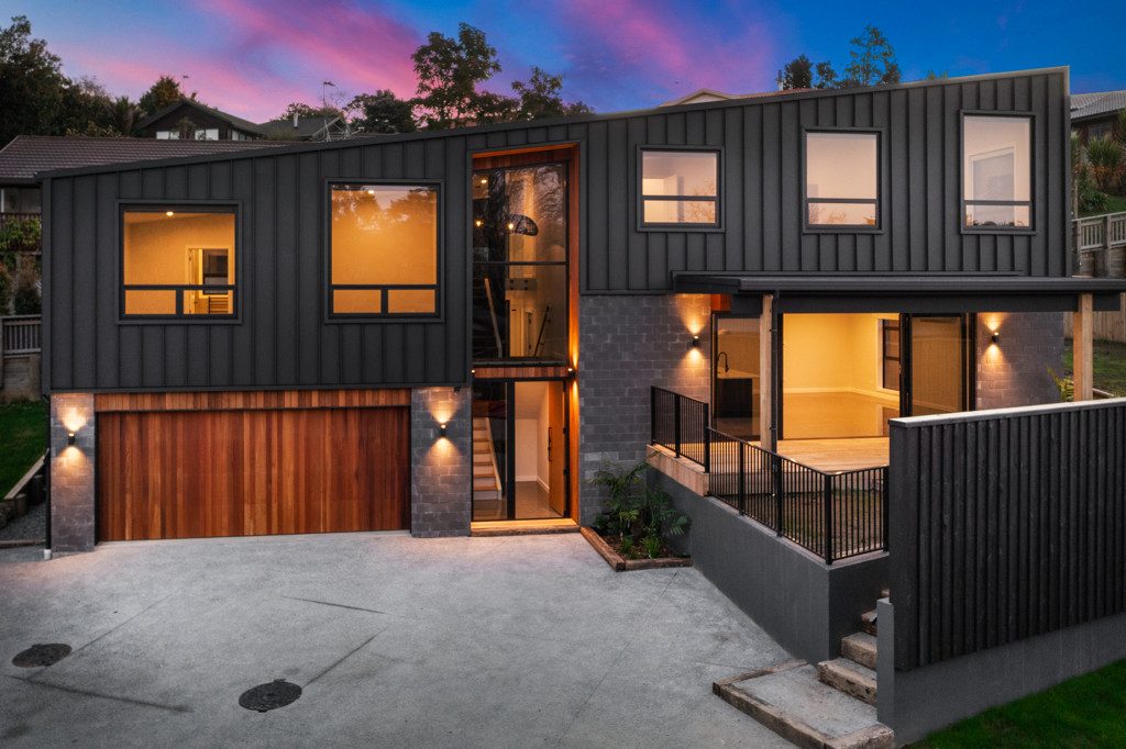 10 Kaihuia Lane, Oratia, Auckland - Carousel 2