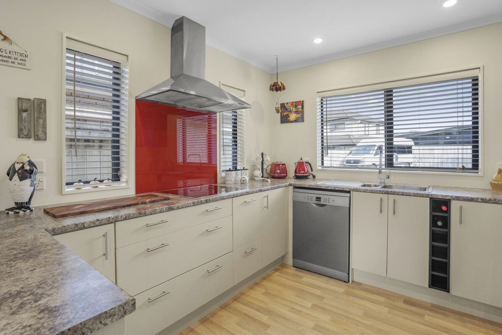 7 Sun Valley Way, Wainuiomata, Lower Hutt - Carousel 2