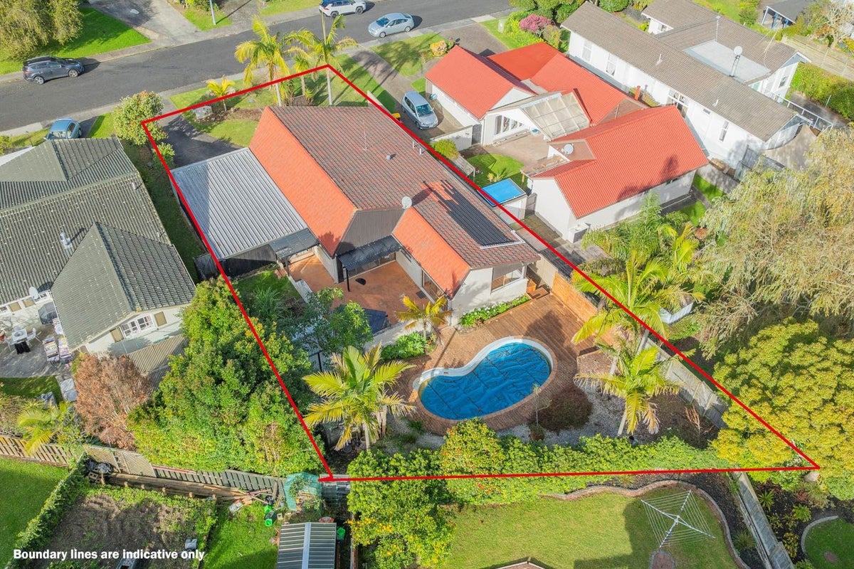 42 Merriefield Avenue, Forrest Hill, Auckland - Carousel 1