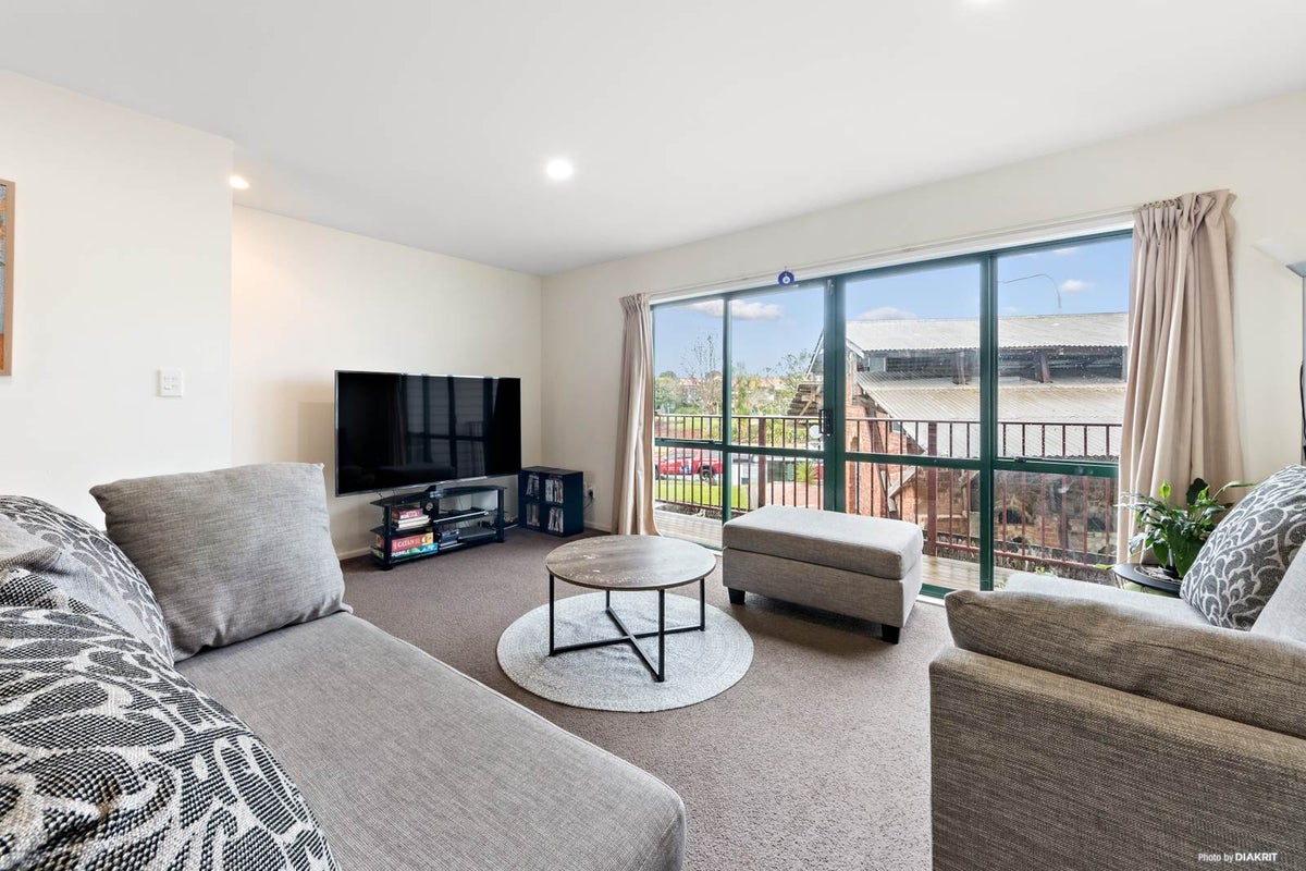 19/1 Briar Way, New Lynn, Auckland - Carousel 2