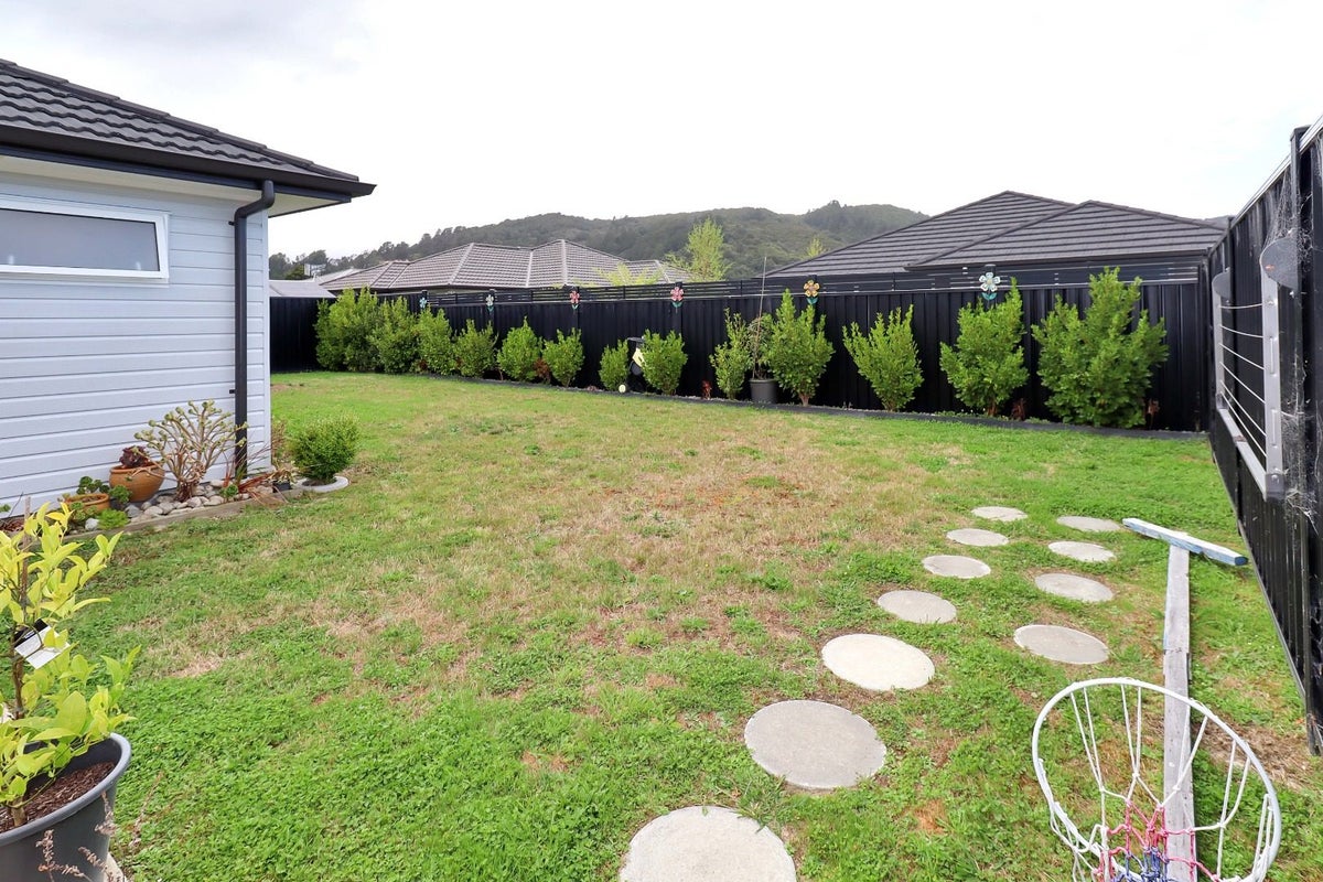 11 Filmer Crescent, Wallaceville, Upper Hutt - Carousel 15