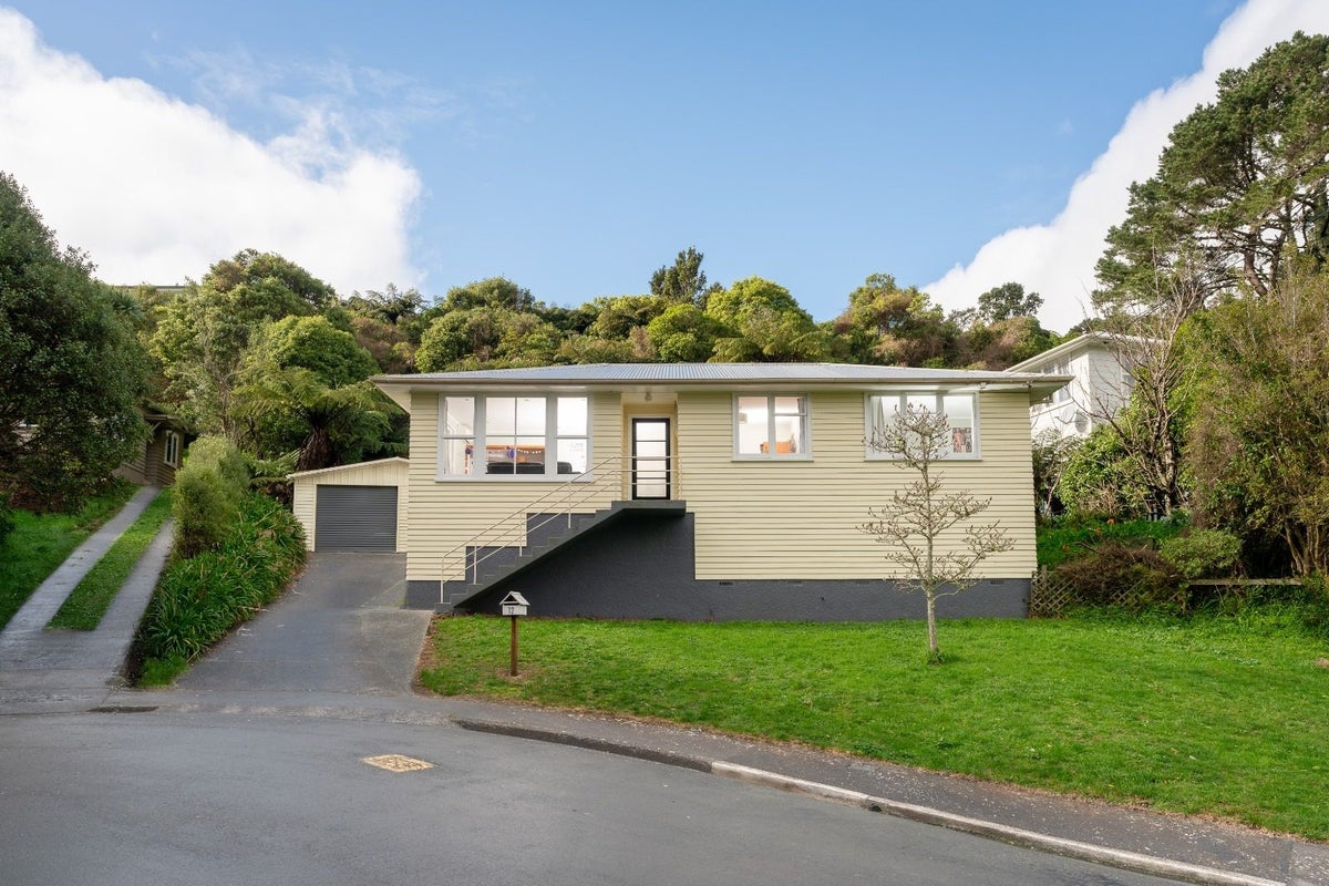 12 Tobruk Street, Karori, Wellington - Carousel 1