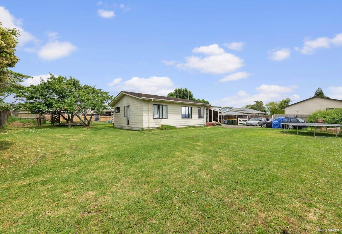12 Stoll Place, Clendon Park, Auckland - Carousel 1