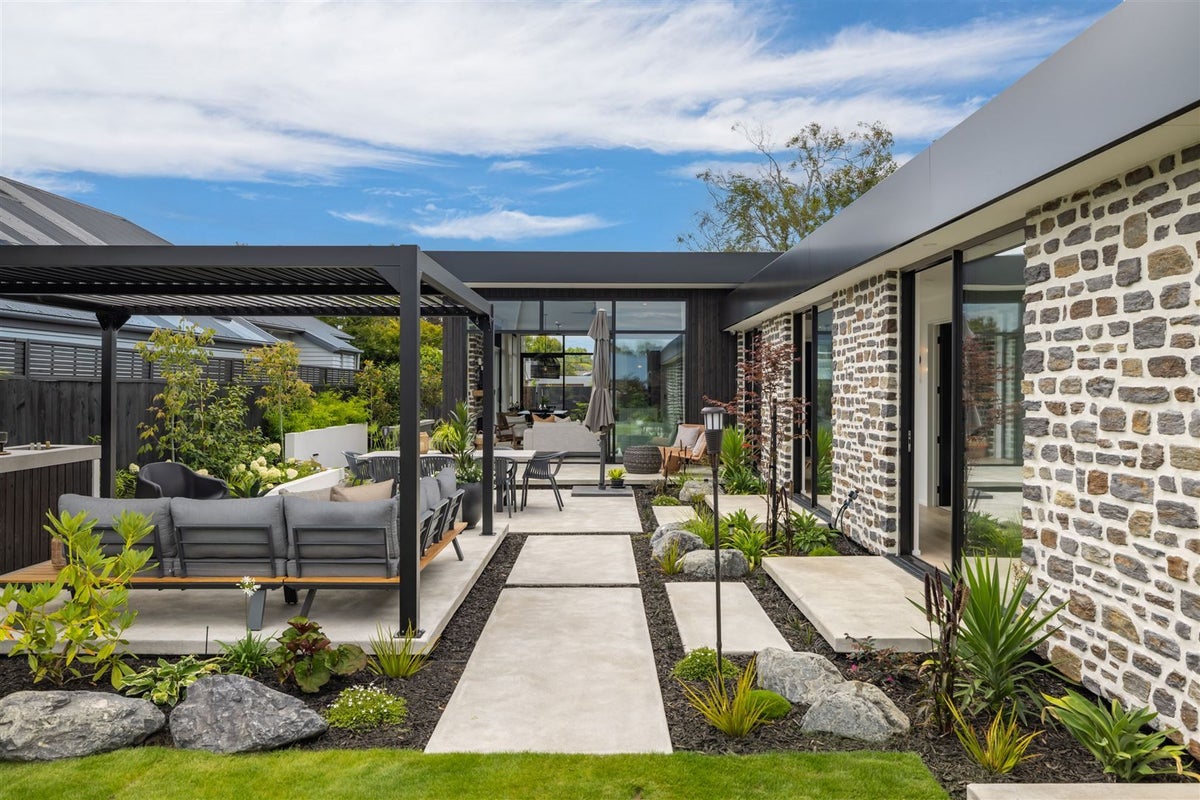 97 Bryndwr Road, Bryndwr, Christchurch - Carousel 21