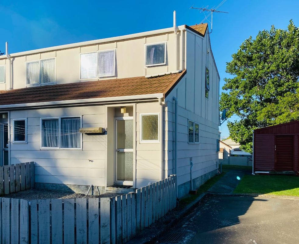 31A PHARAZYN ST, ALICETOWN, LOWER HUTT - Carousel 1
