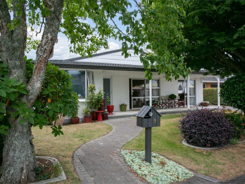 9 Woodstock Crescent, Leamington, Cambridge - Carousel 1