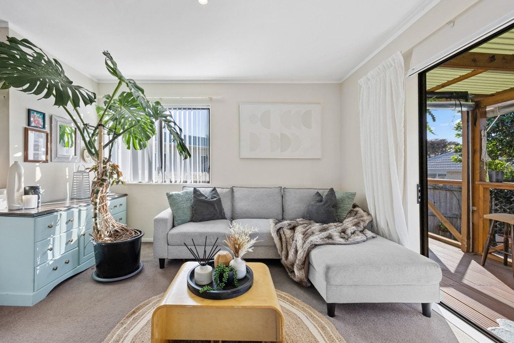 1/102 Elliot Street, Howick, Auckland - Carousel 1
