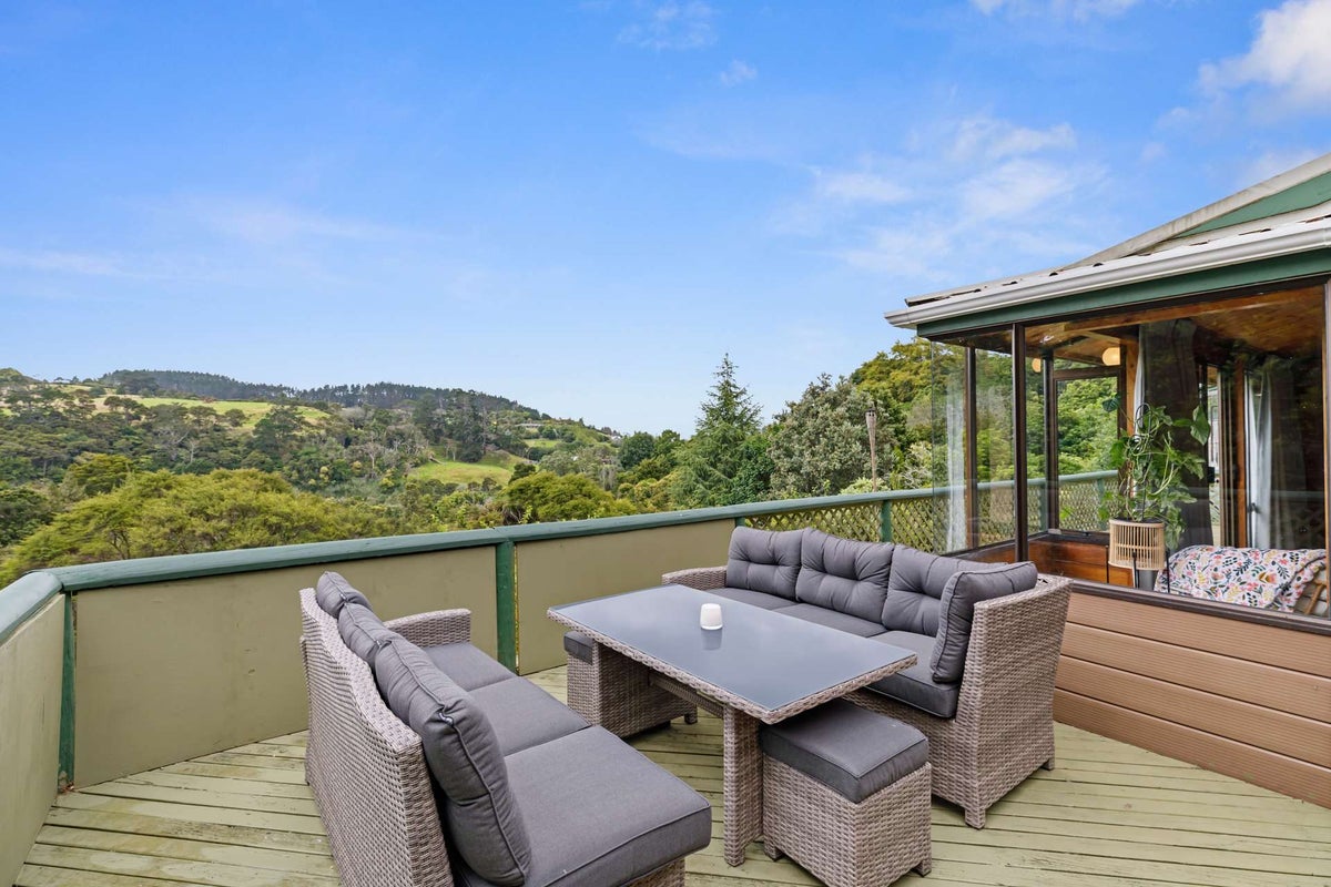 14 Redmount Place, Red Hill, Papakura - Carousel 1