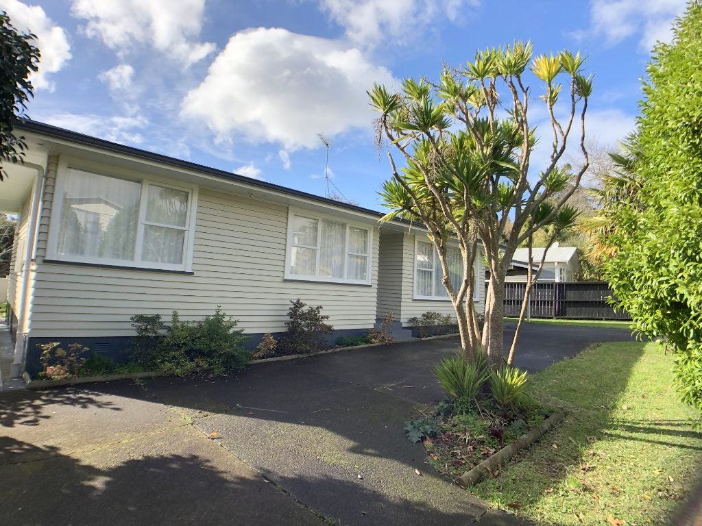 1/20 Lucinda Place, Glen Eden, Auckland - Carousel 2