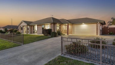 2 Lewknor Drive, Papamoa Beach, Papamoa - Carousel 1