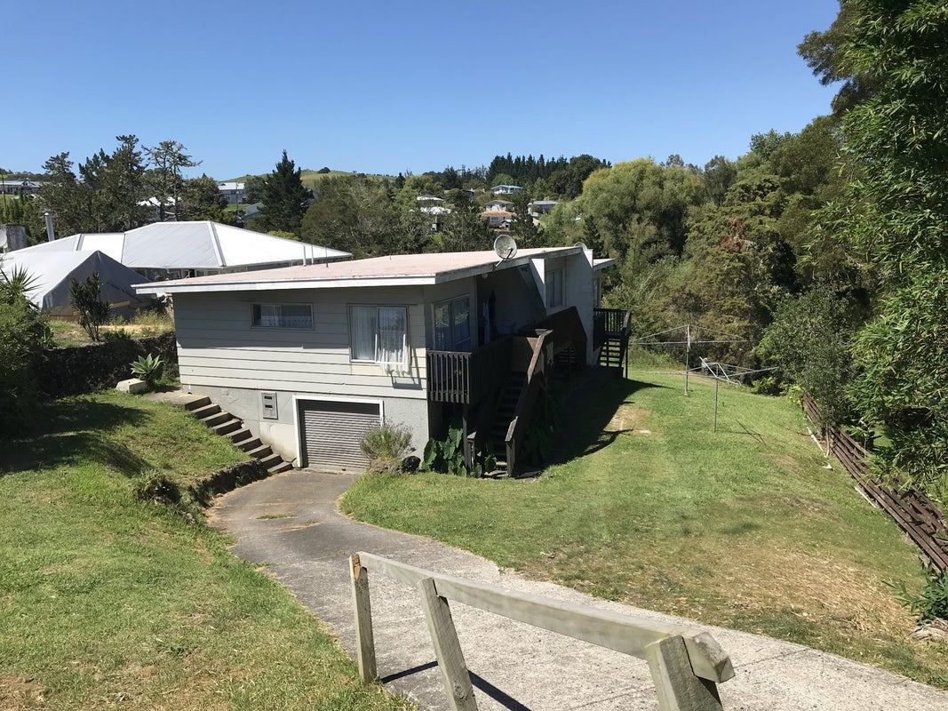 22 North Road, Papakura - Carousel 1