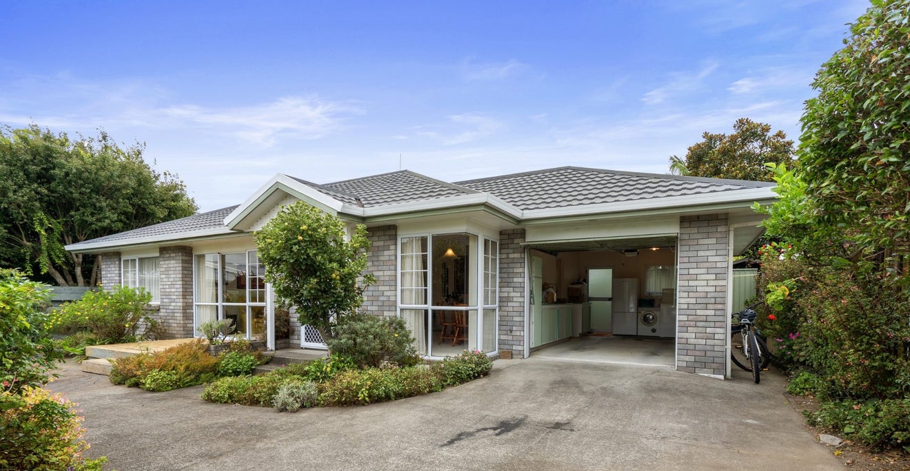 8B Longwood Lane, Otumoetai, Tauranga - Carousel 1