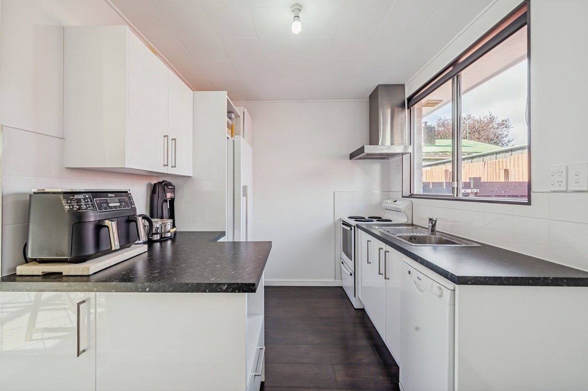 3/45 Royal Street, Upper Hutt Central, Upper Hutt - Carousel 2