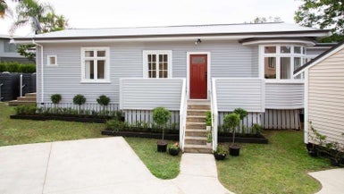 15 Greenwoods Close, Titirangi, Auckland - Carousel 1