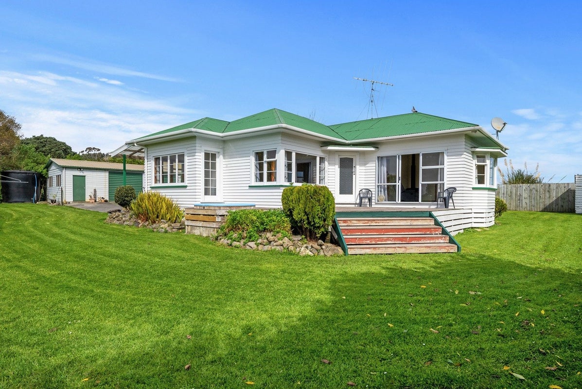 35 North Manakau Road, Manakau, Levin - Carousel 1