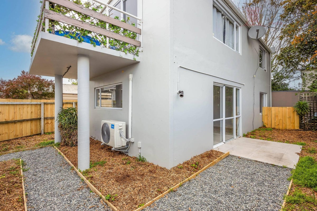 2/26 Walton Street, Sydenham, Christchurch - Carousel 1