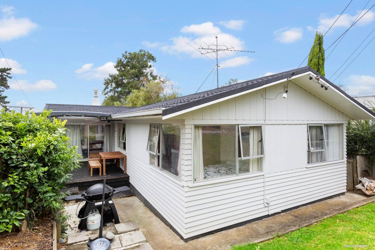 1/241 Rangatira Road, Beach Haven, Auckland - Carousel 1