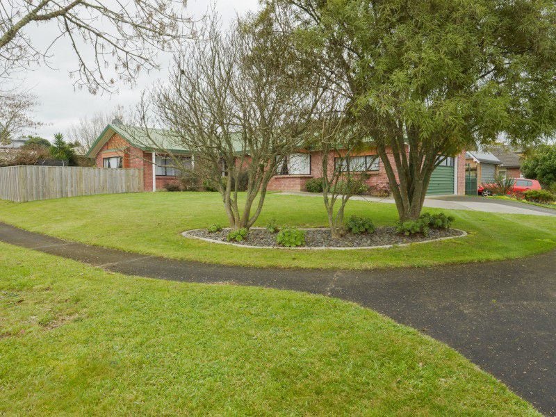 106 Endeavour Avenue, Flagstaff, Hamilton - Carousel 1