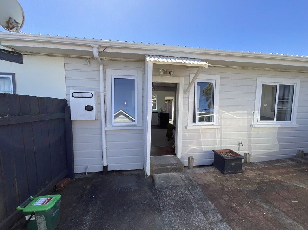 2/14 Karamu street, Strandon, New Plymouth - Carousel 8